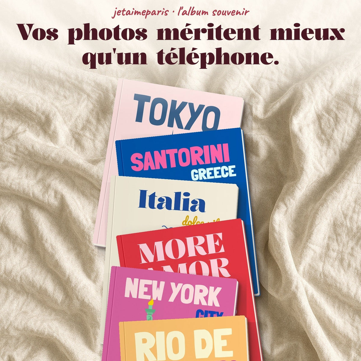 Pile d'albums photo souvenir : Tokyo, Santorin, Italia, More amor, New York, Rio